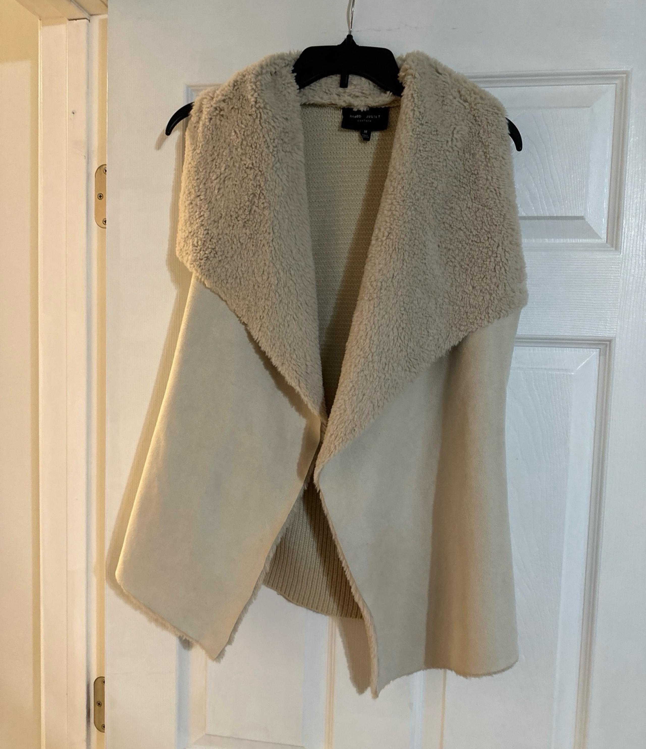 Romeo + Juliet Couture Faux Fur/Suede Cream Sweater Knit Back Open Vest Sz M