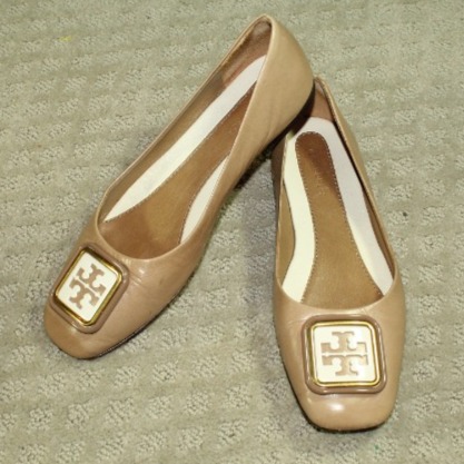 Tory Burch Women's 6M Tan Leather Logo Flats