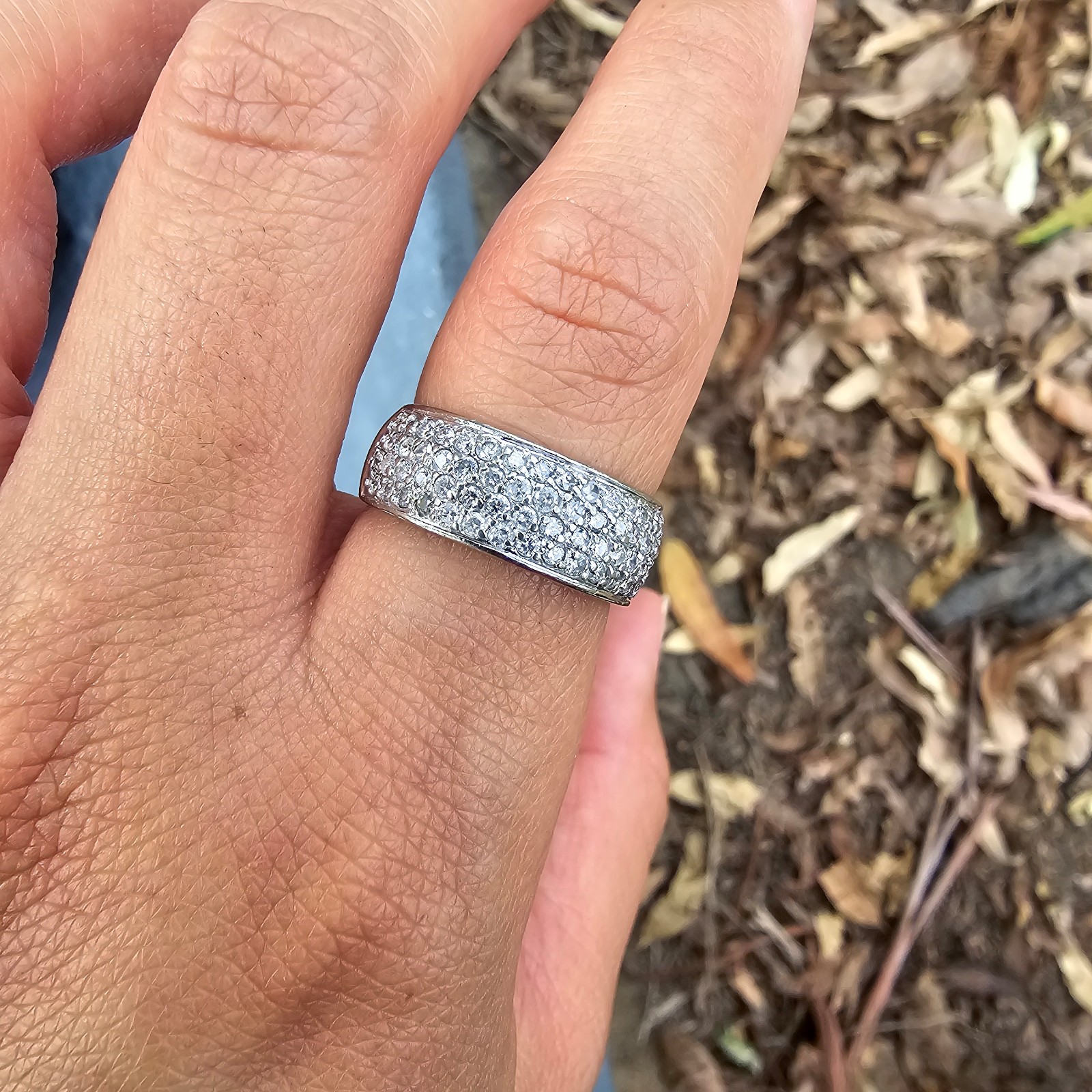 10k White Gold Diamond Cluster Band