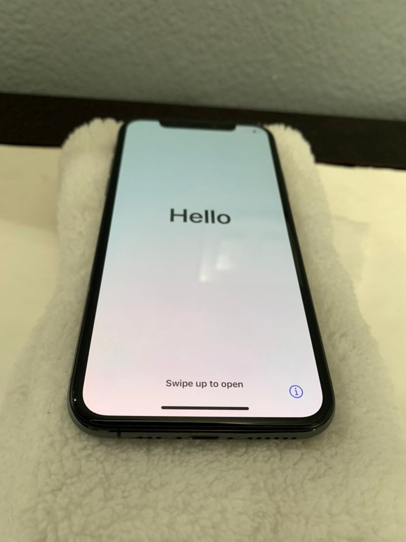 iPhone XS Space Gray 64 gigabytes Unlock