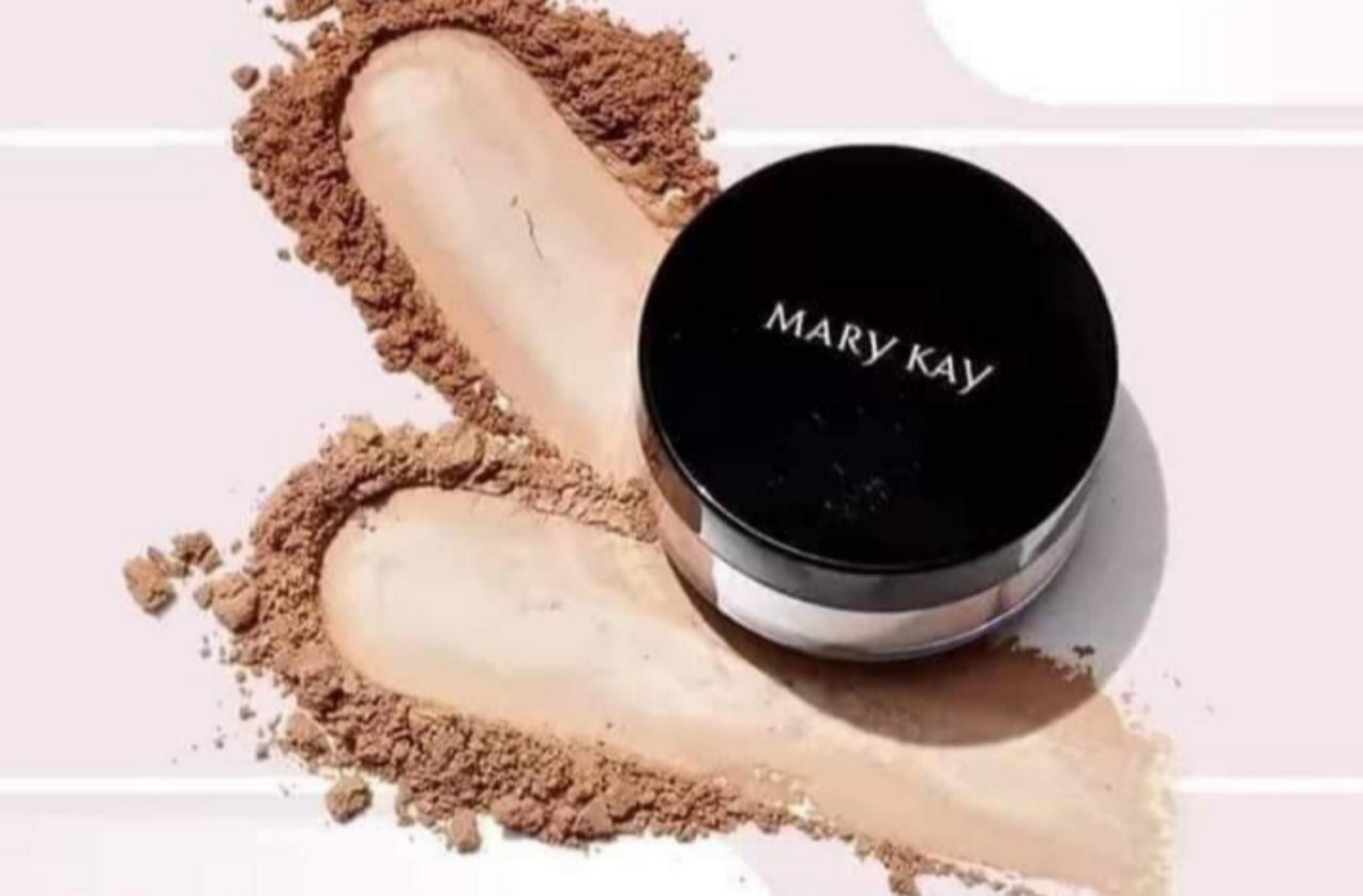 Mary Kay Silky Setting Powder in Medium Ivory.