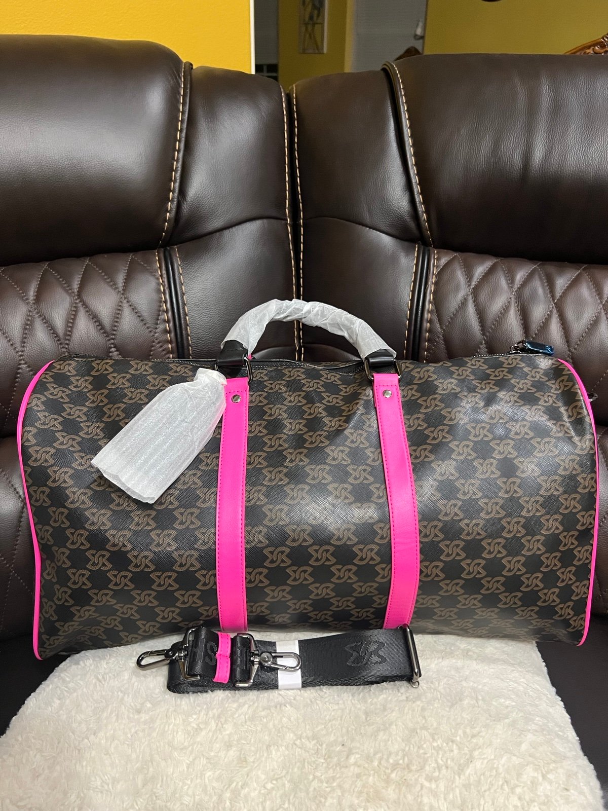 NWT DUFFEL BROWN WITH HOT PINK