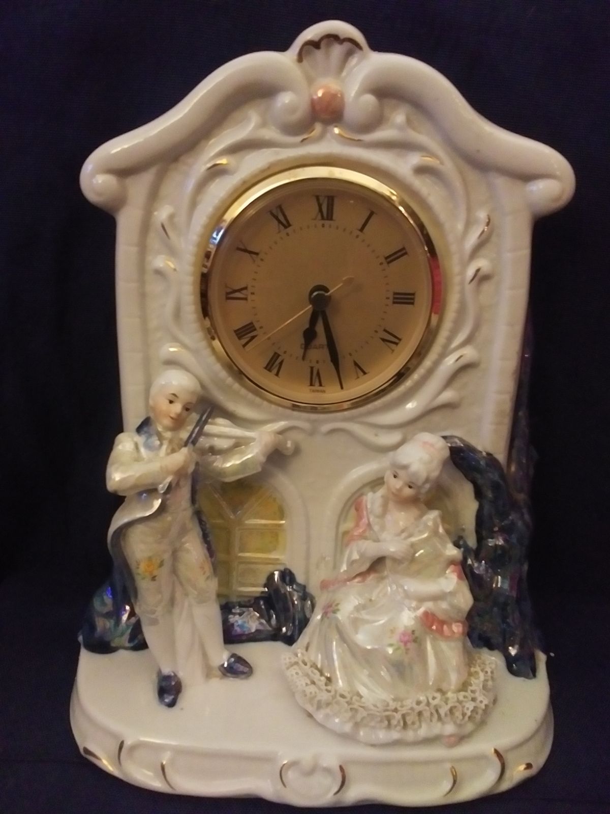 R.O.C Vintage Colonial Mantel Clock