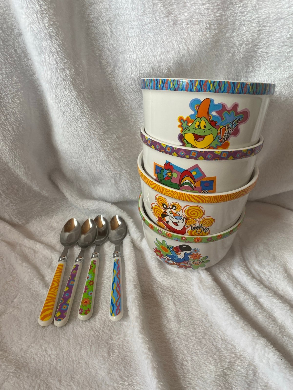 Vintage Kellogg 2002 cereal bowl set of 4