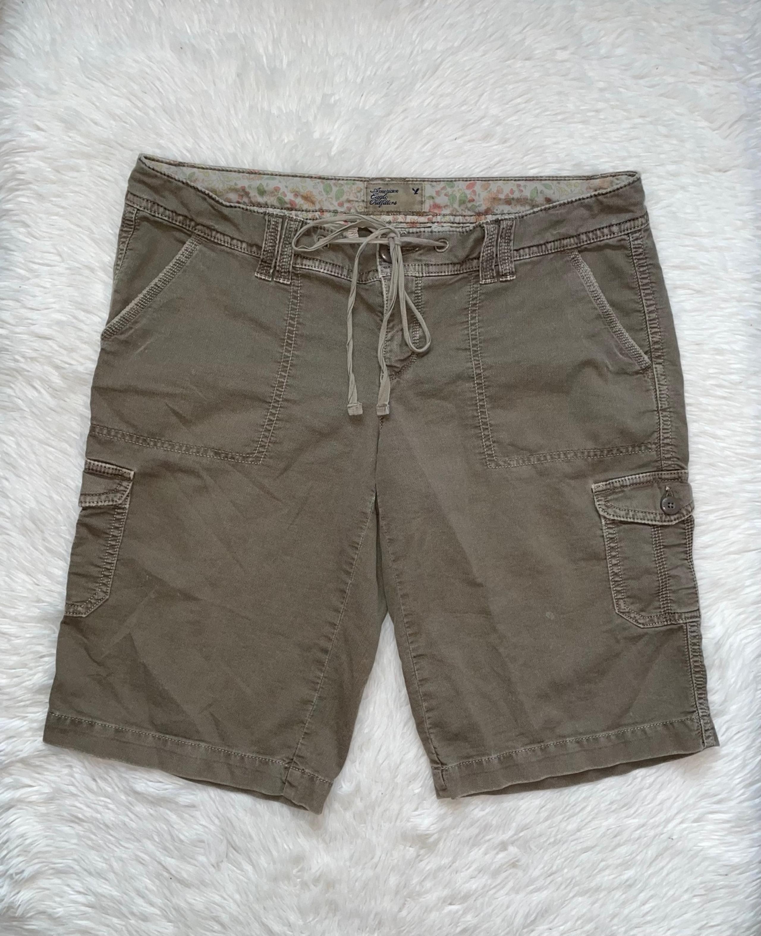 American Eagle cargo shorts women's size 6 stretch pockets AE 11.5" inseam