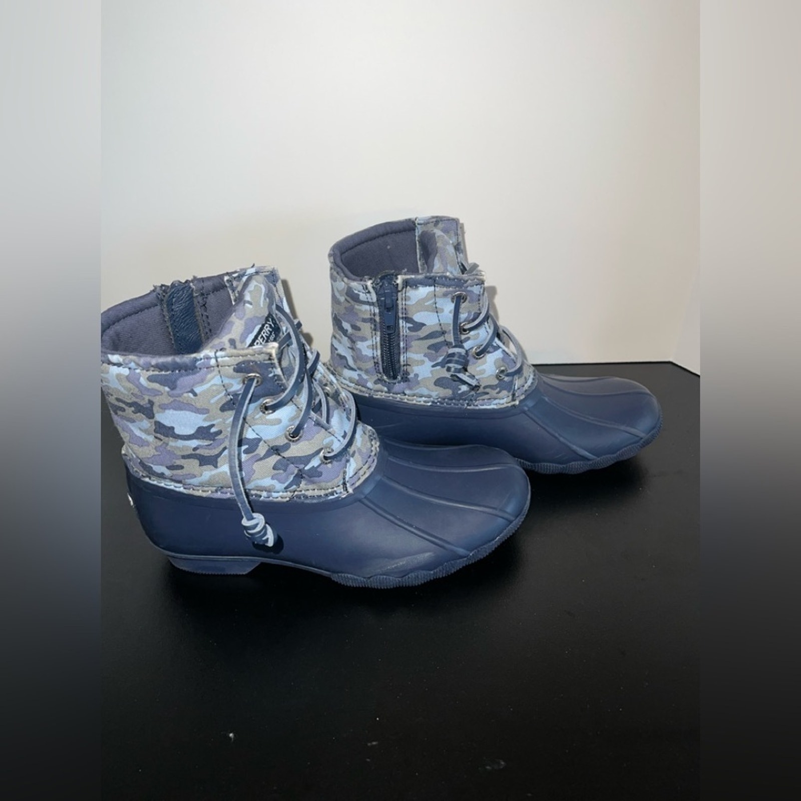 SPERRY BOYS CMAO DUCK BOOT SIZE 2 (BIG KID) MINT
