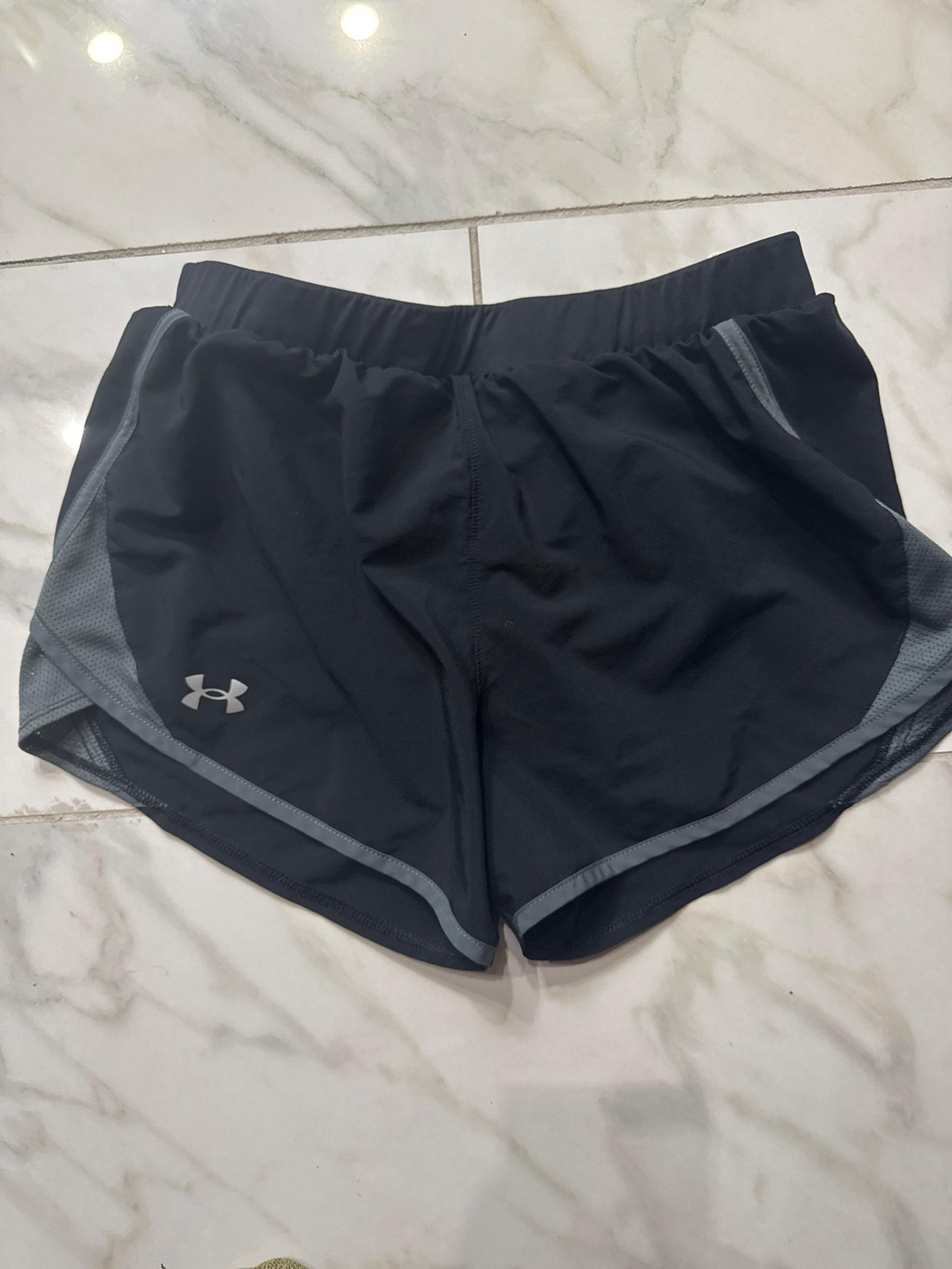 Medium women’s under armour athletic shorts