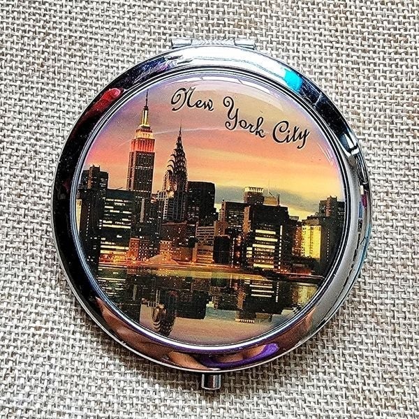 ️NWT Handcrafted New York City Sunset Scene Double Sided Silver Mirror Compact