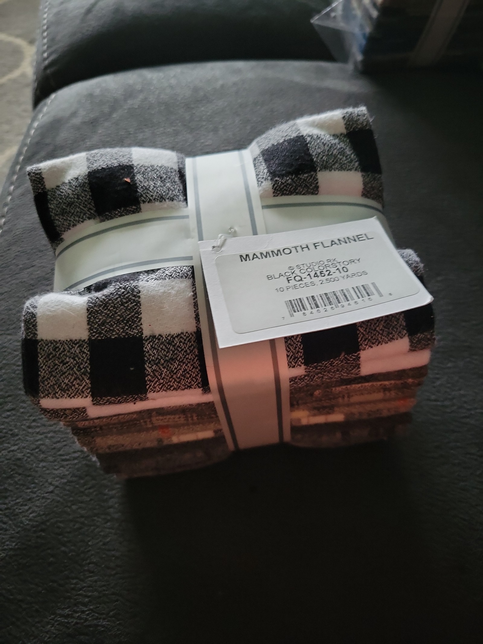 Mammoth flannel Black colorstory fat quarter bundle