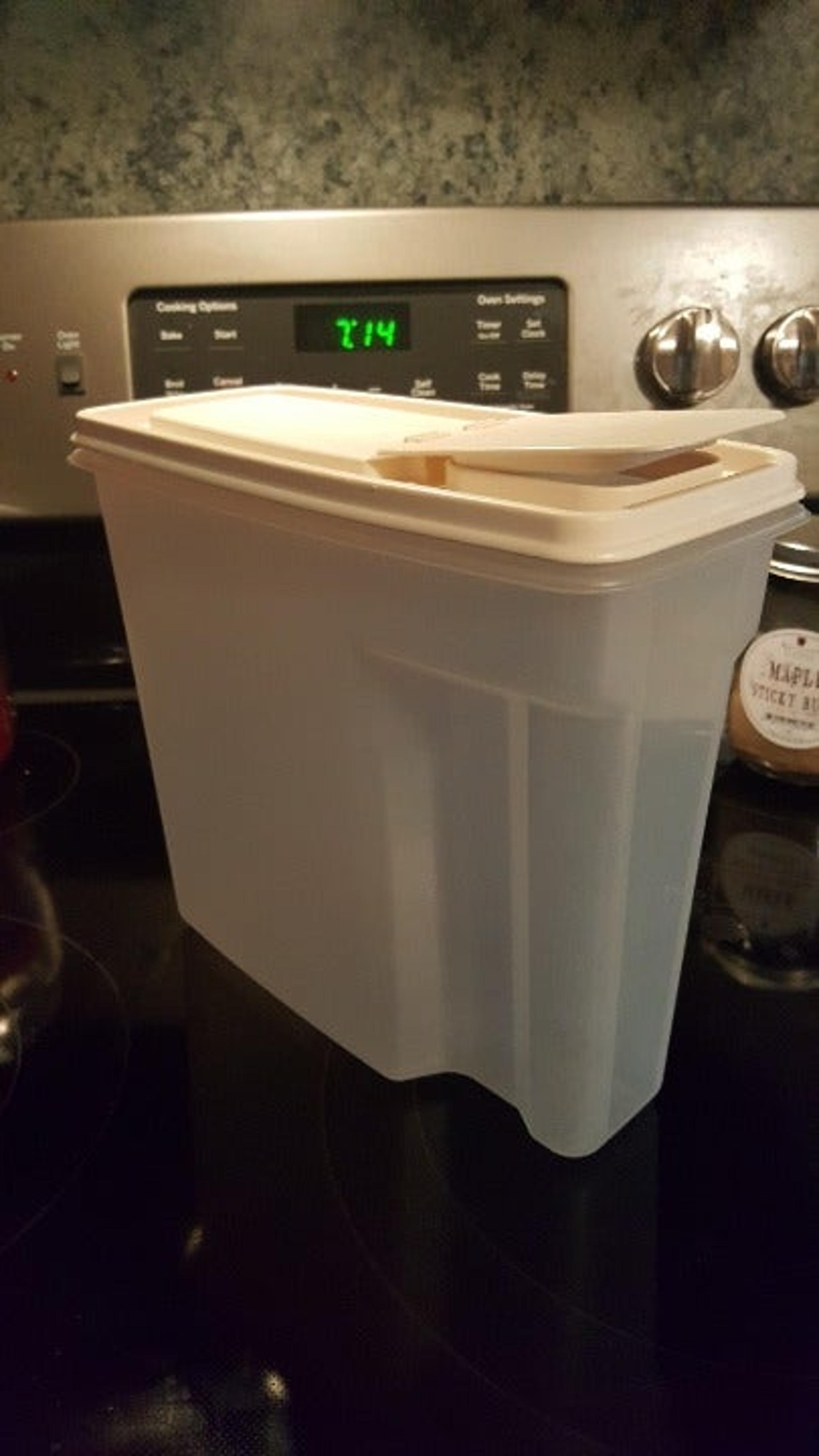 Rubbermaid Servin Saver 13 Cup Almond