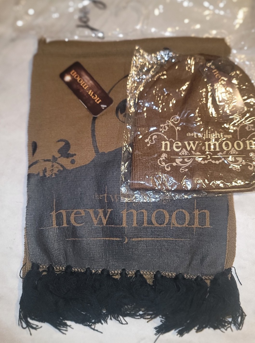 Twilight's new moon brown scarf and hat