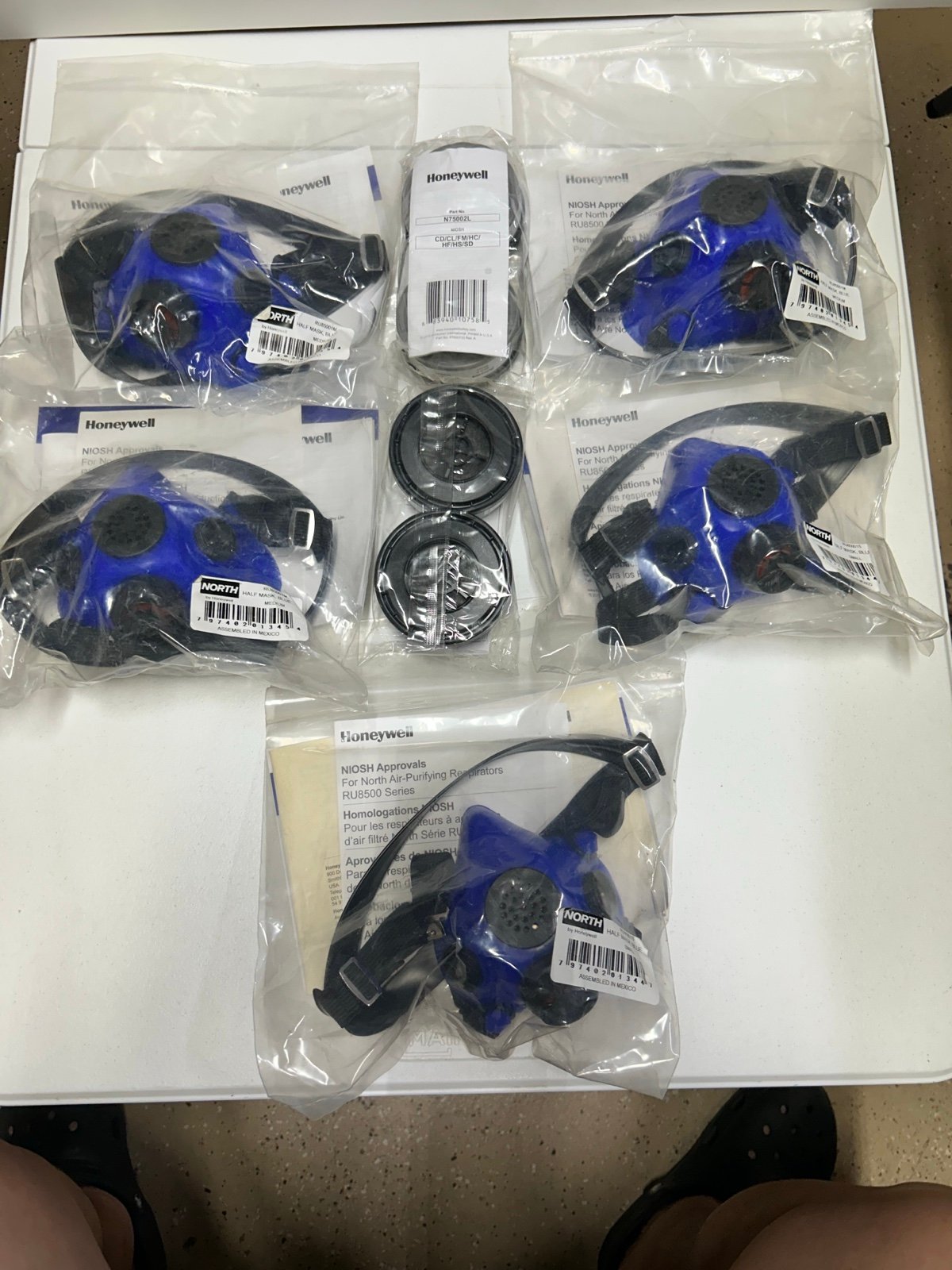 New Honeywell Air-Purifying Respirators RU8500 & Filters Lot