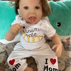 Reborn doll comes with an outfit, bottle and toy Brand new