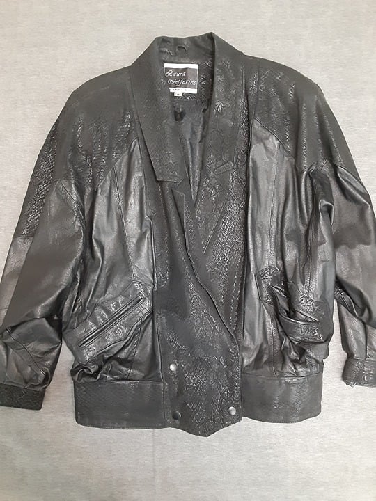Laura Jefferies size MEDIUM Woman's Genuine Leather Jacket, FREE SHIPPING.