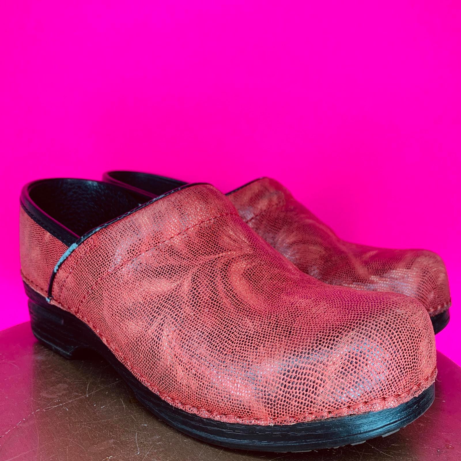 Dansko Professional Red Snakeskin Print Leather Clog Sz 38