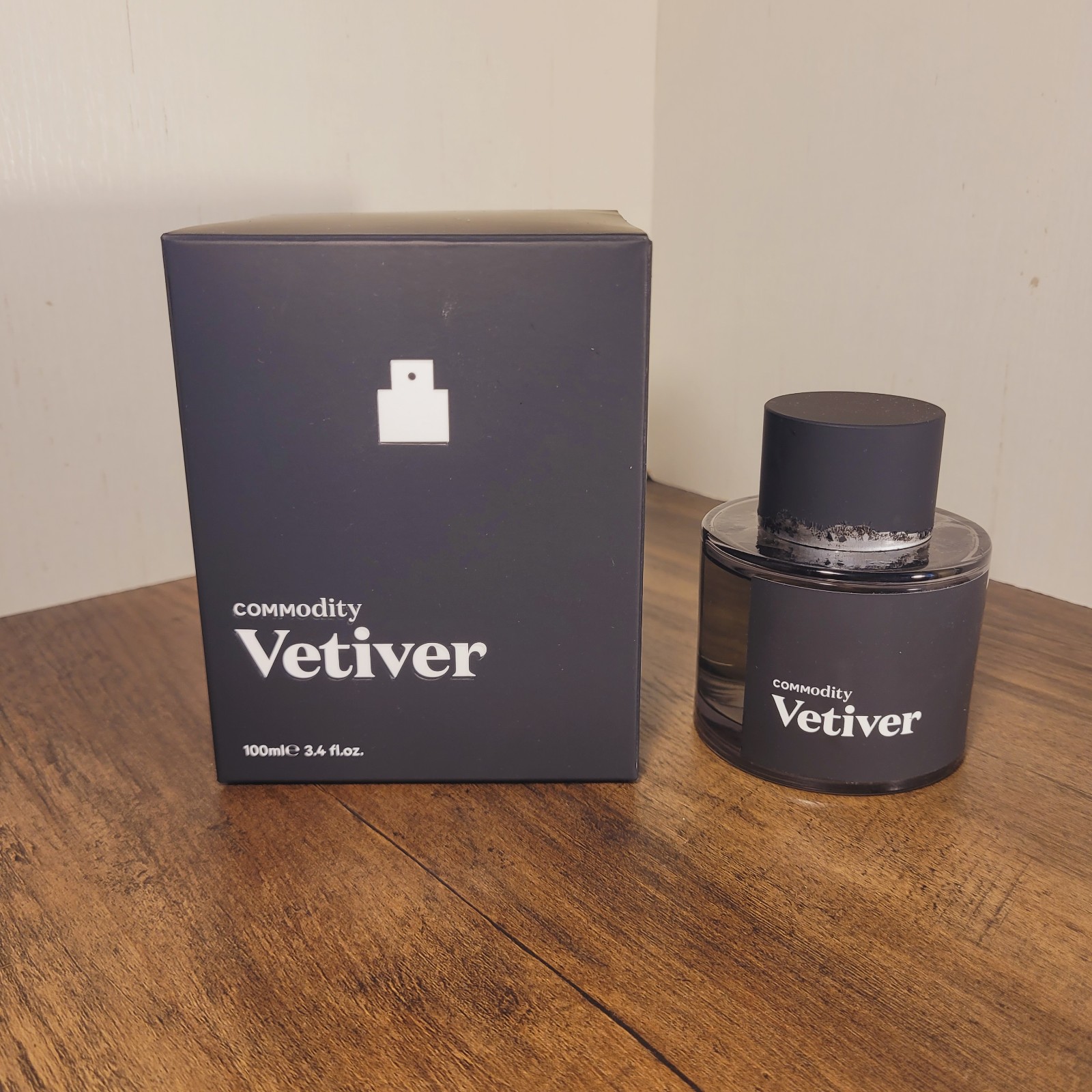 Commodity Vetiver Cologne 100ml 3.4 oz Cap Peeling