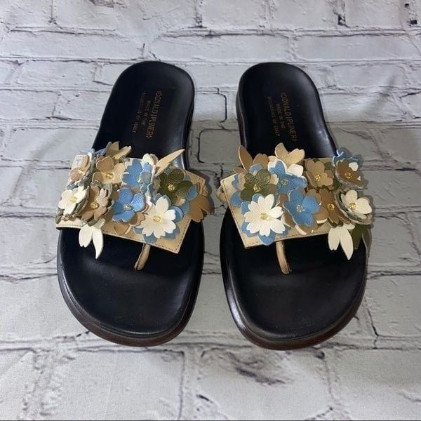 DONALD J PLINER FIBASP MADE IN ITALY FLORAL APPLIQUE SANDAL SIZE 8