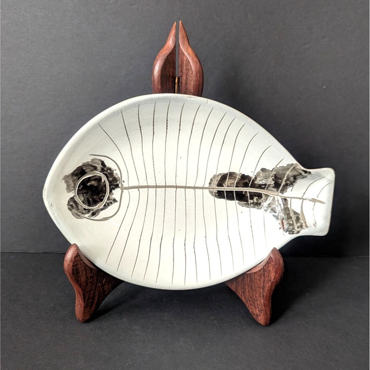 Mid Century Lagardo Tackett and Kenji Fujita Ceramic Fish Plate