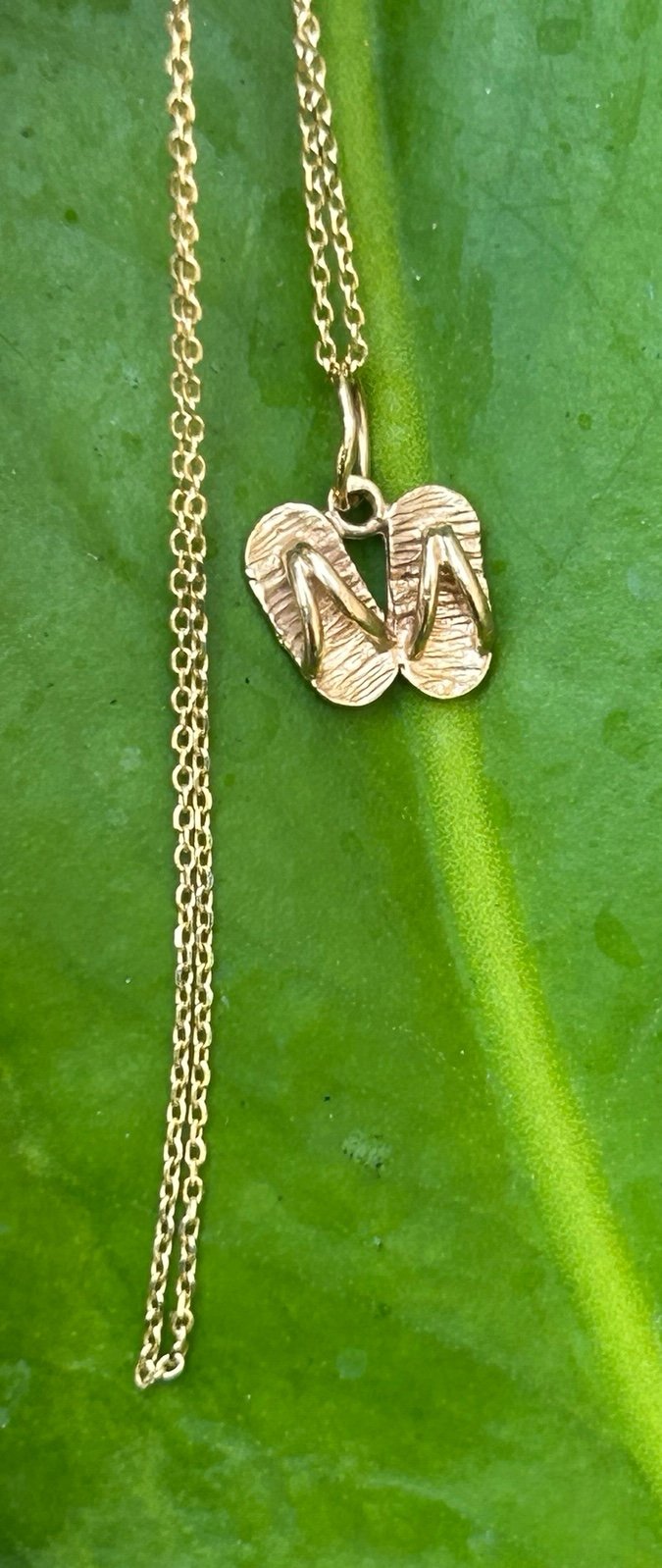 14kt solid yellow gold dainty Hawaiian slipper sandal flip-flops pendan necklace