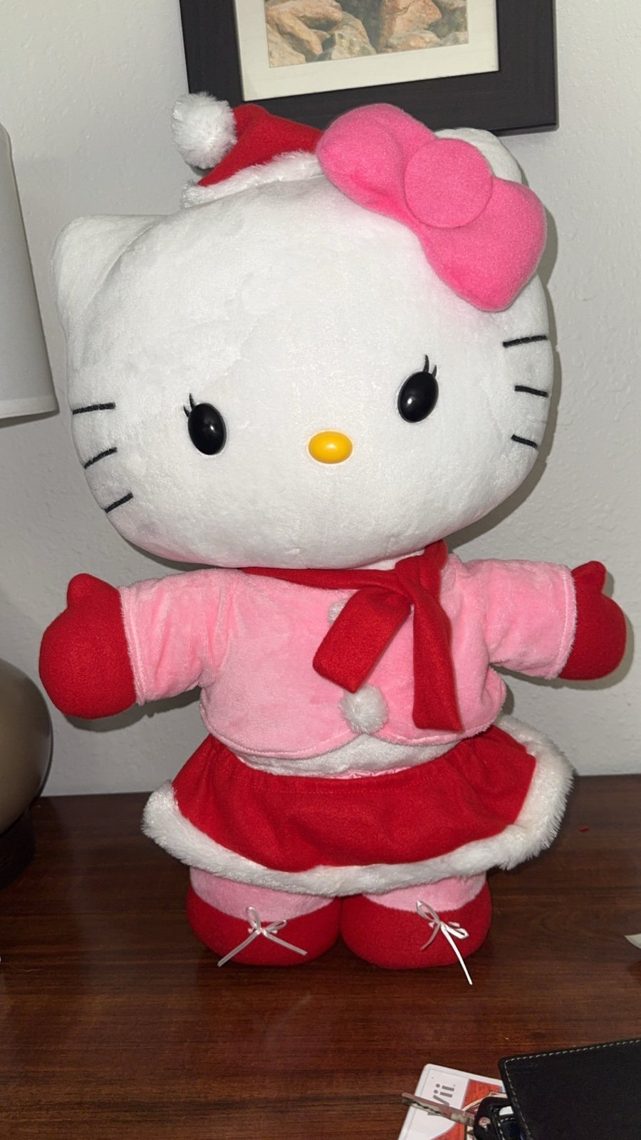 2013 vintage hello kitty christmas greeter with eyelashes