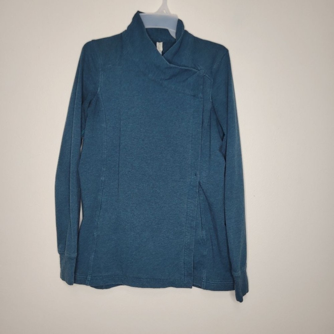 Lululemon blue coast wrap jacket pockets athleisure thumb holes Size 6