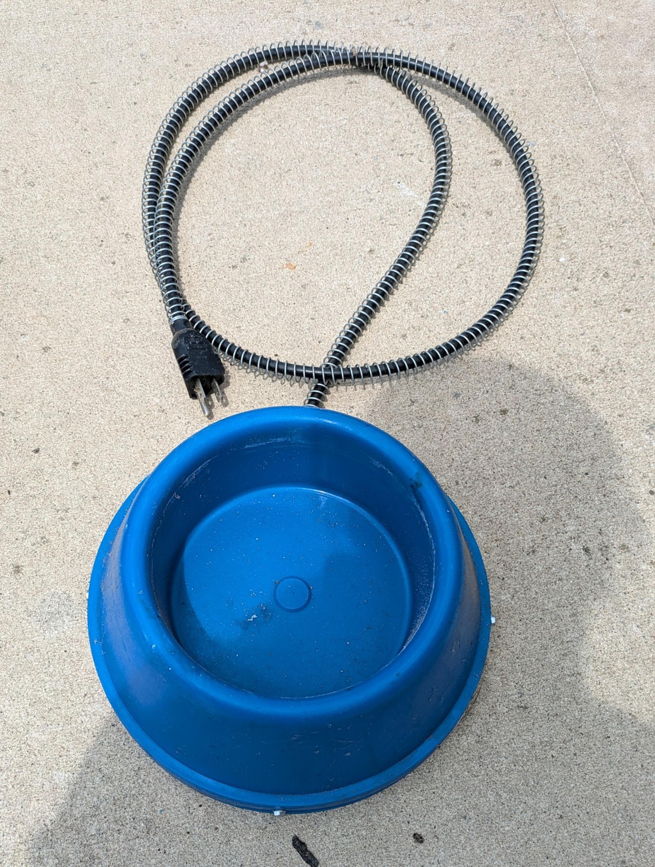 API Plastic Heated Pet Bowl 1 Quart , Blue