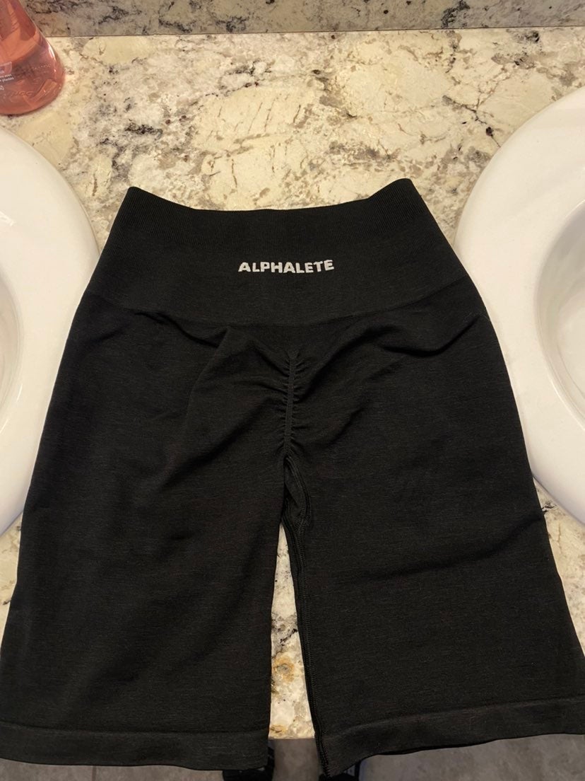 Alphalete amplify biker shorts black