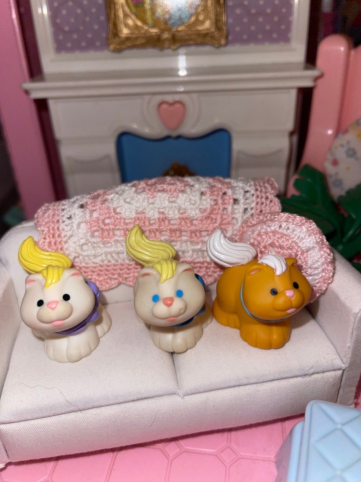 3 rare!! Cats kittys fisher price dream dollhouse set