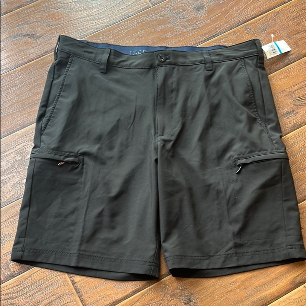 NEW IZOD Men's Black Cargo Shorts - Size 36