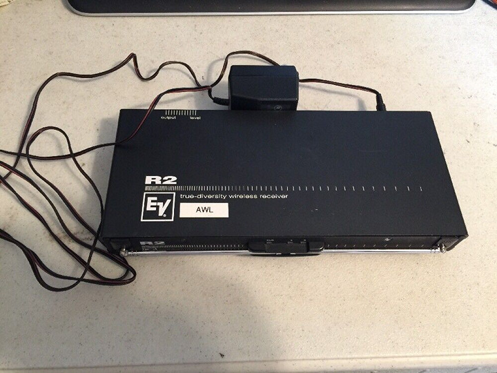 Electro-Voice EV R2 True-Diversity Wireless Receiver