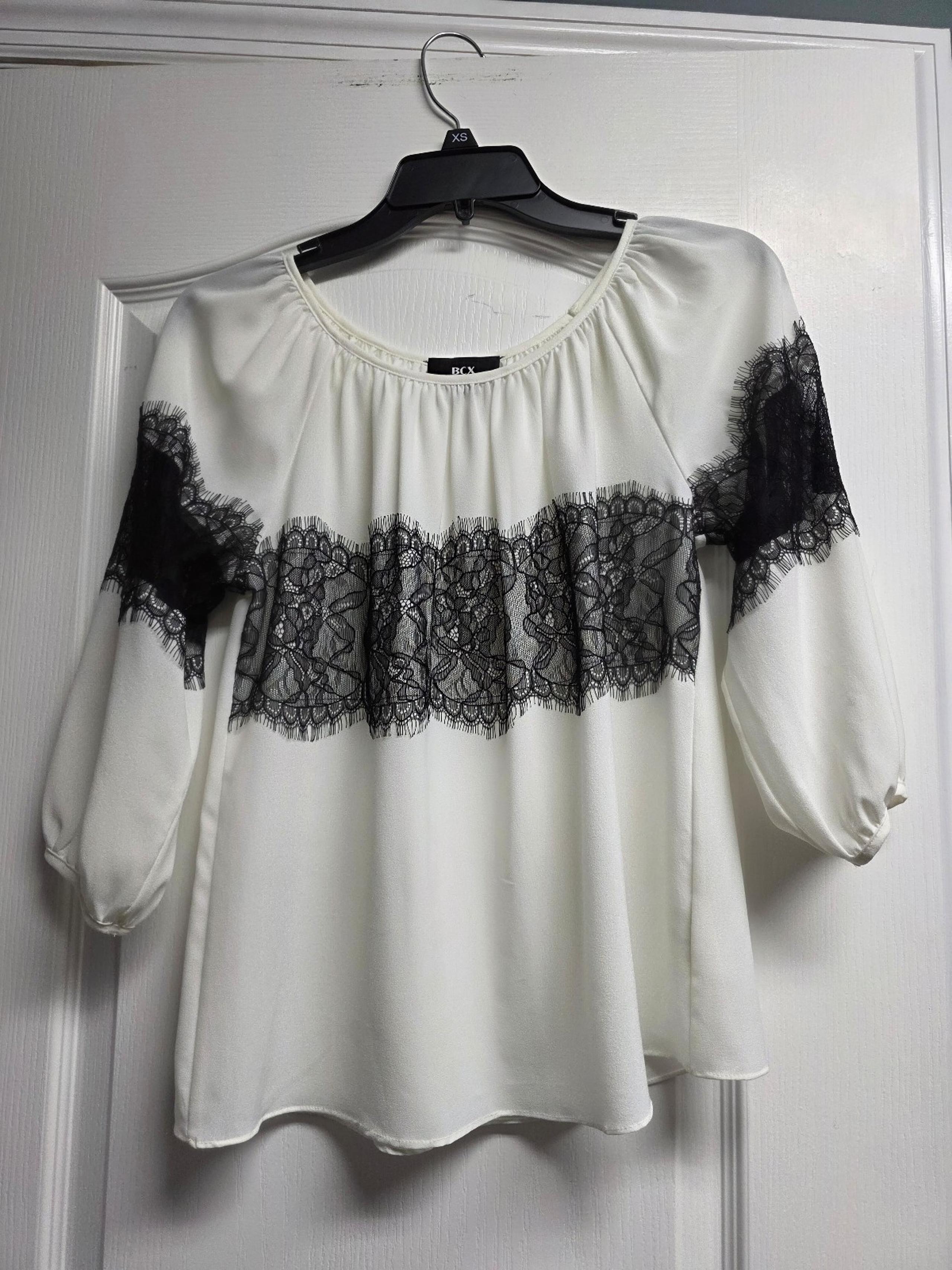 BCX Black and White Ruffled 3/4 Sleeve Blouse