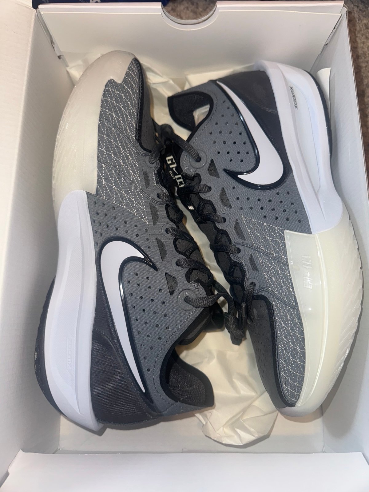 NikeBRAND NEW GT CUT 3 basketball shoes