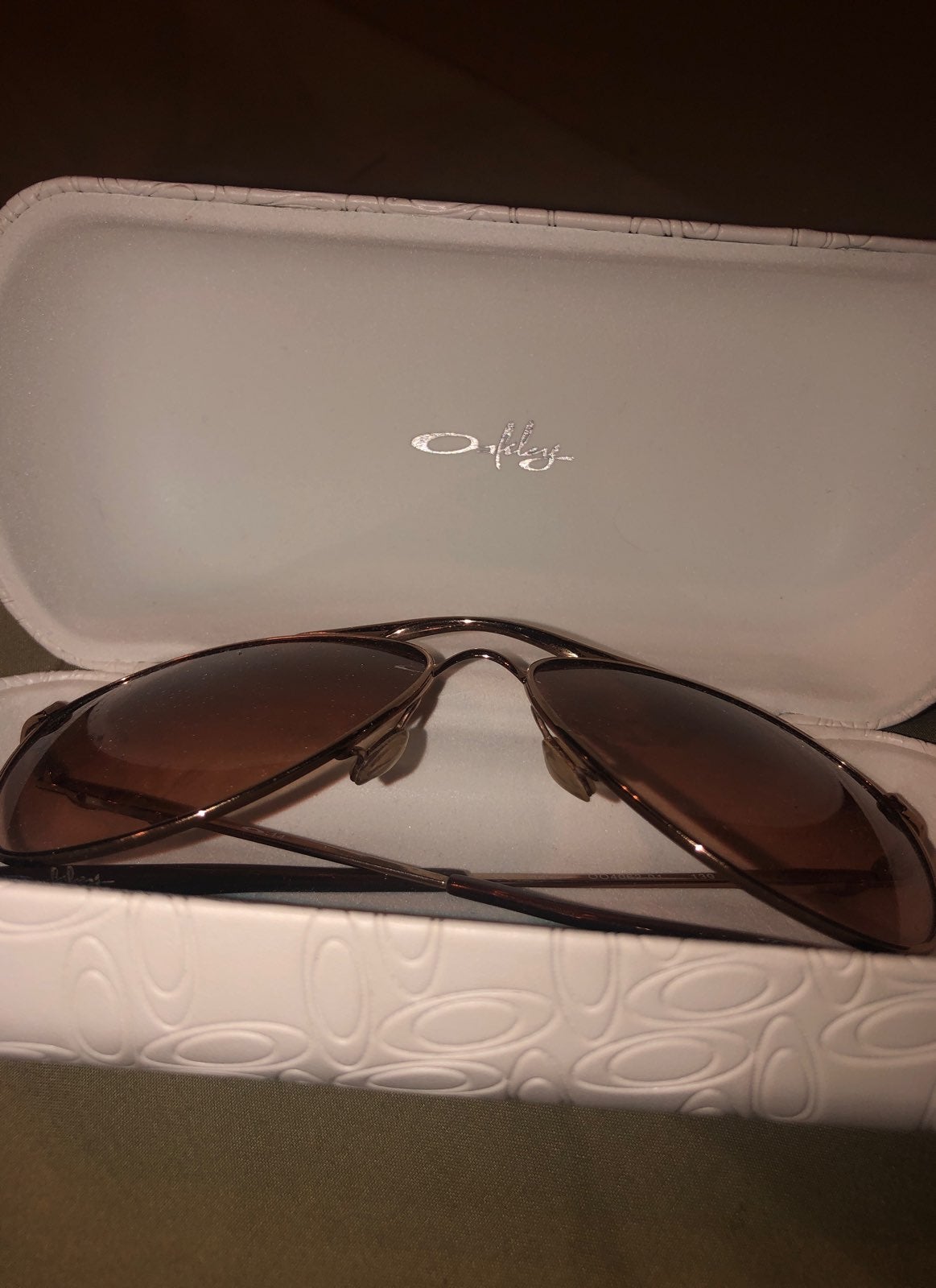 Woman’s oakley sunglasses