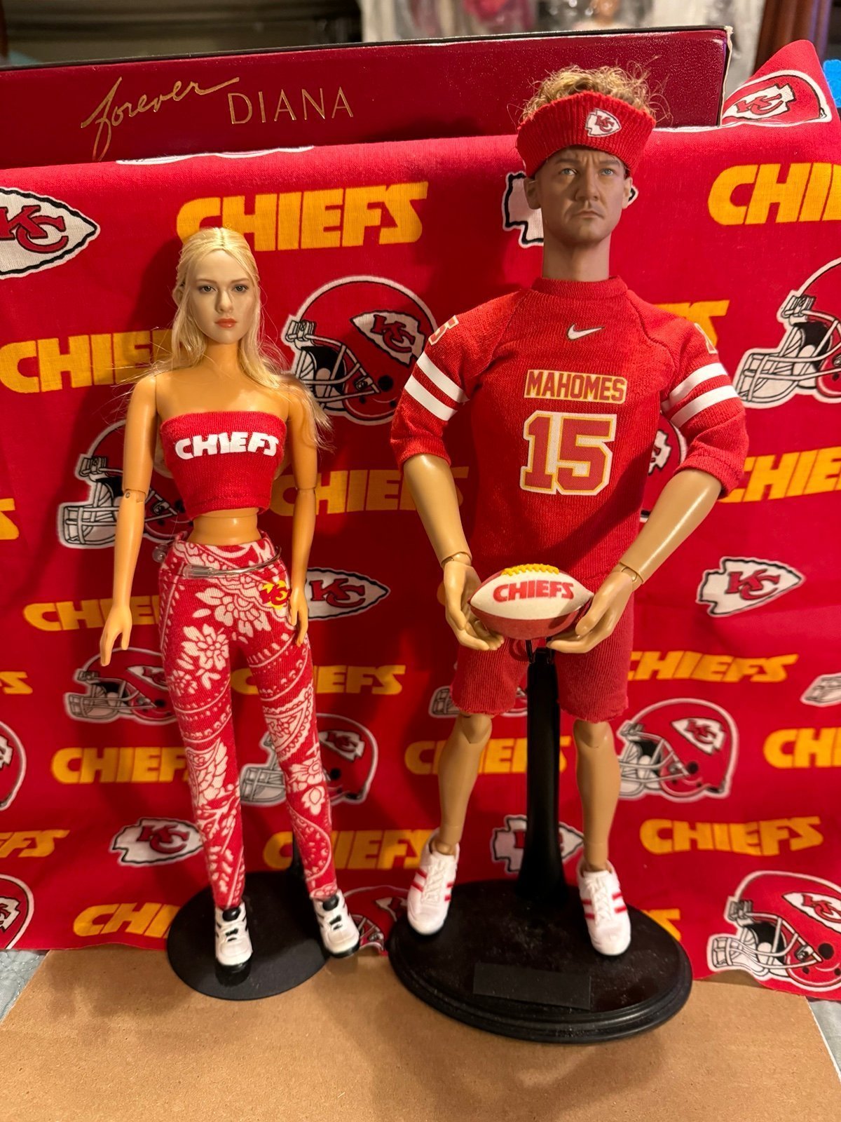 Kansas Chiefs Mahomes 1/6 scale figure Barbie doll Taylor Swift doll Friends