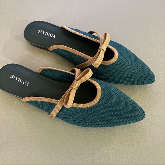 Vivaia Elsie pointed toe mule in peacock