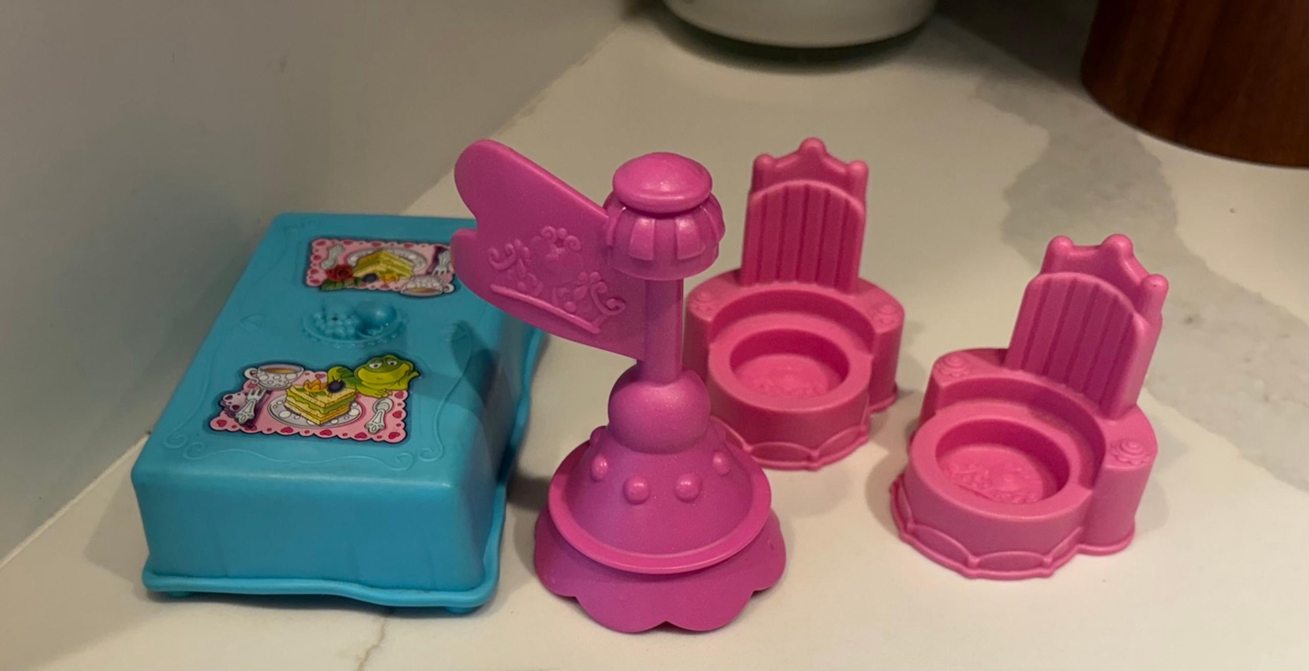 Fisher Price Little People Princess Castle Replacement Flag and Accessories