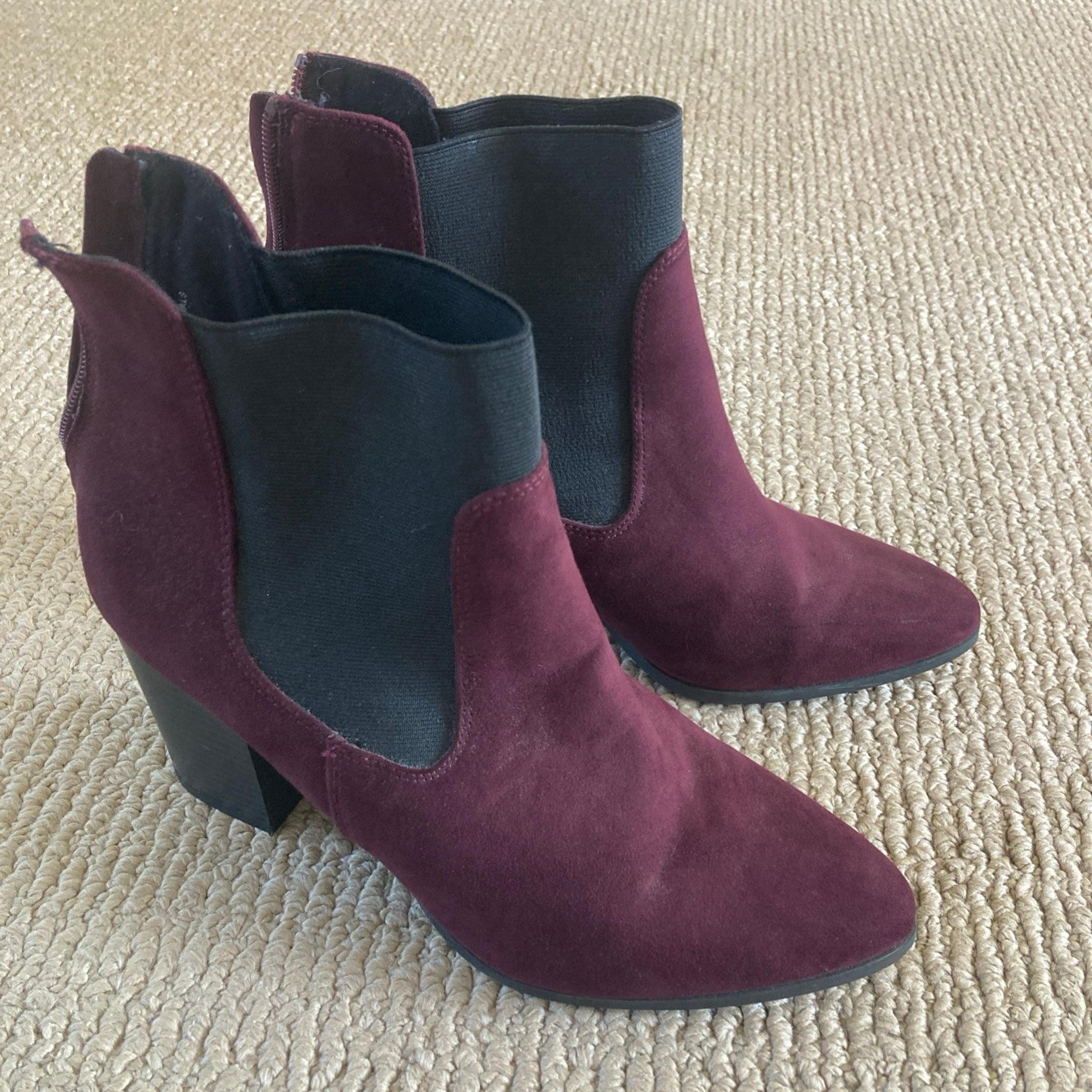 Attention “Chelsie” burgundy/black zippered bootie sz 10