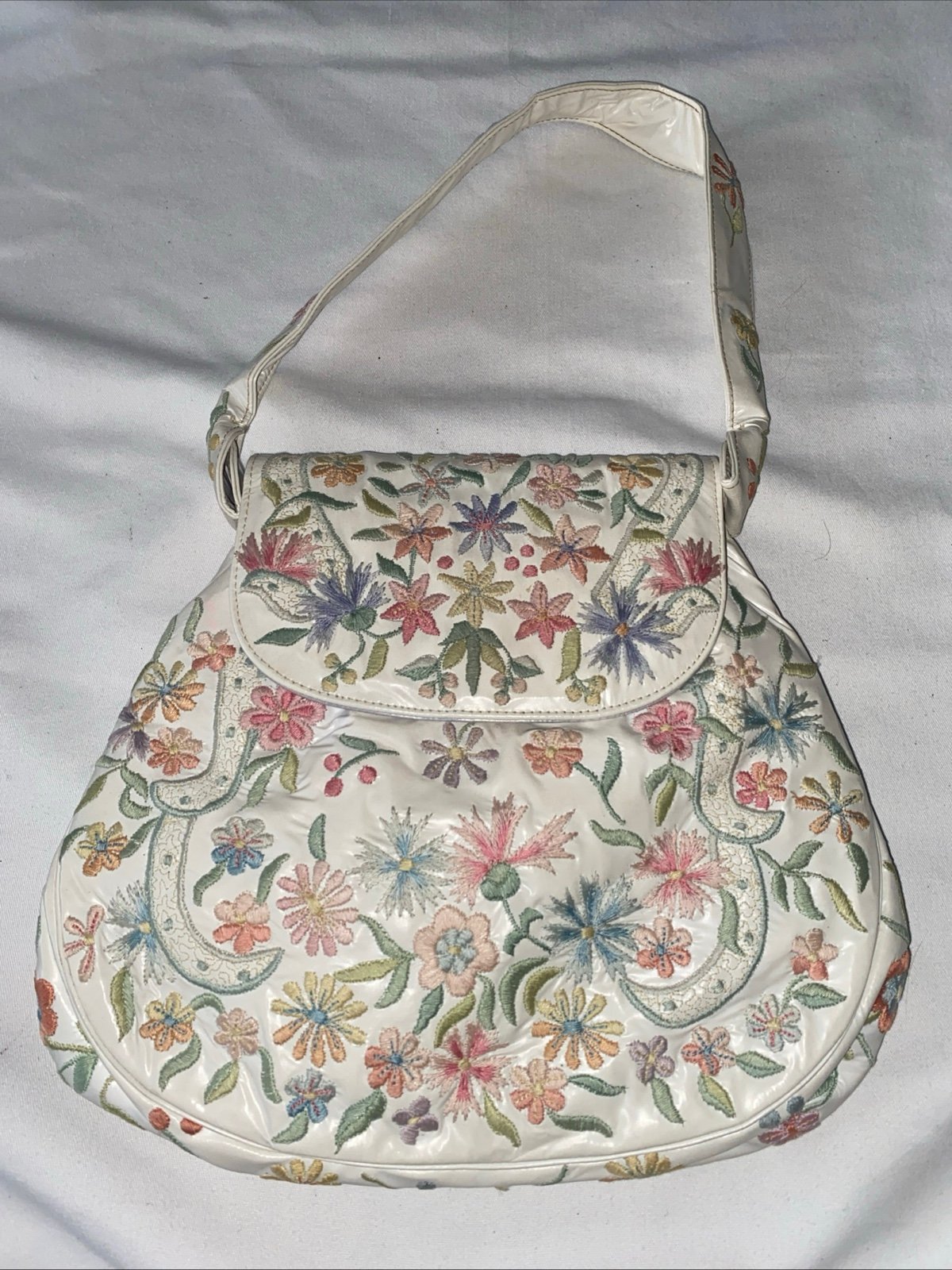Marketa Of Rio De Janeiro White Flower Embroidered Purse Pocketbook Coin Purse