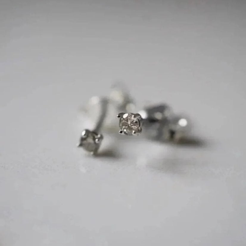 18K White Gold 2mm Diamond Stud Earrings