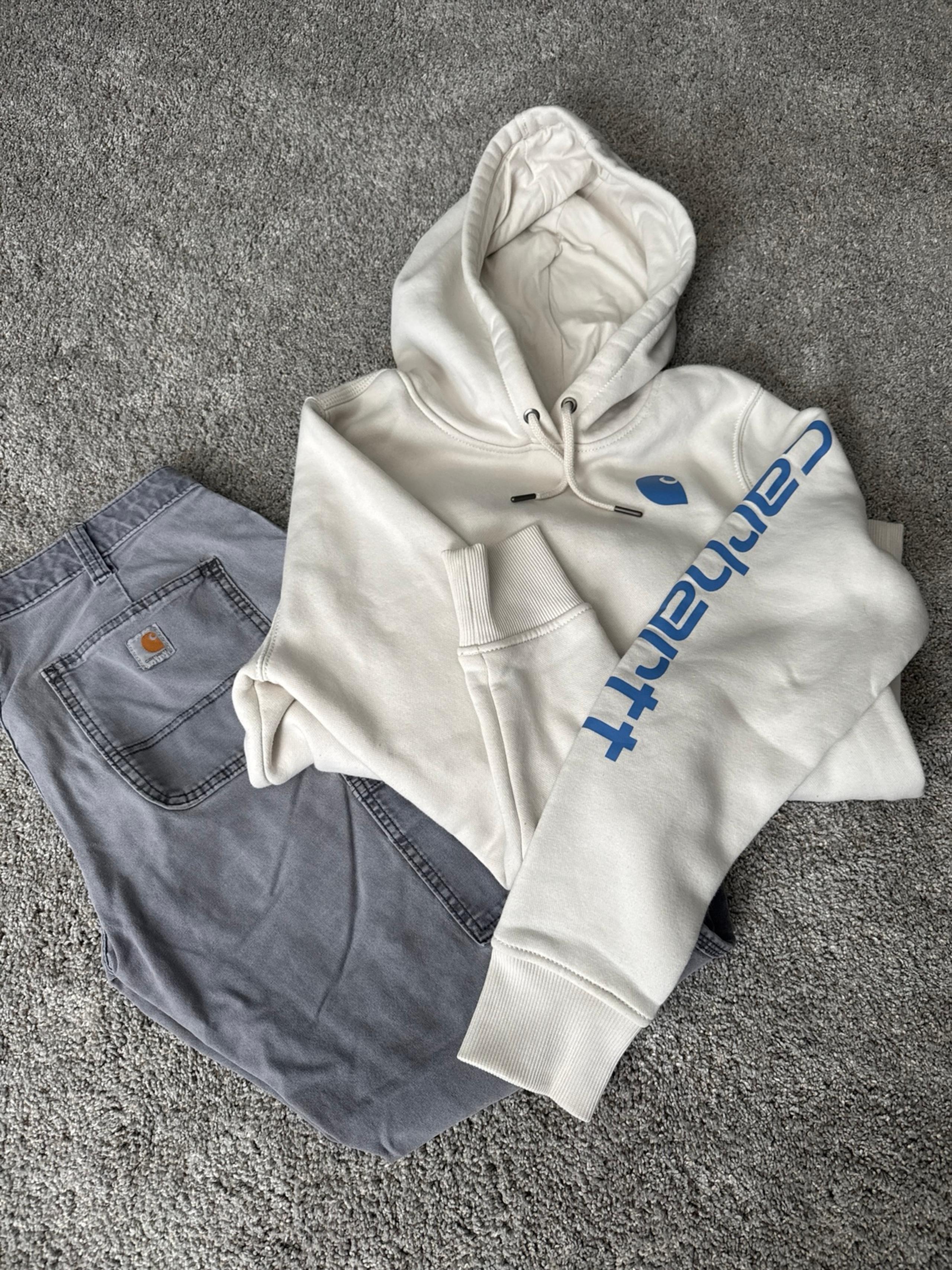 Carhartt Hoodie & cargo pants women’s