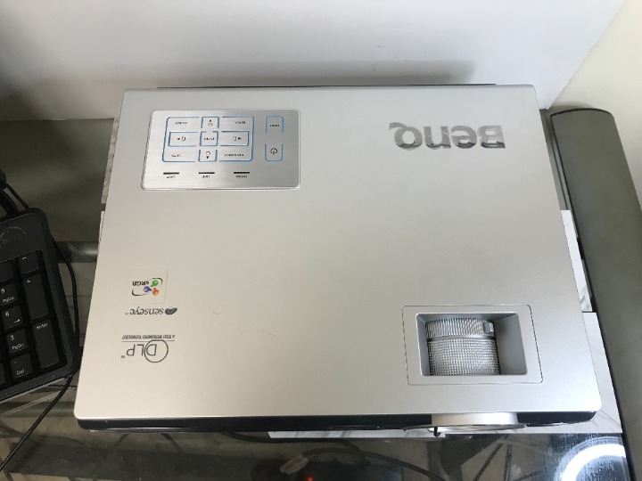 Benq Projector with Carrying Bag and Instructional CD