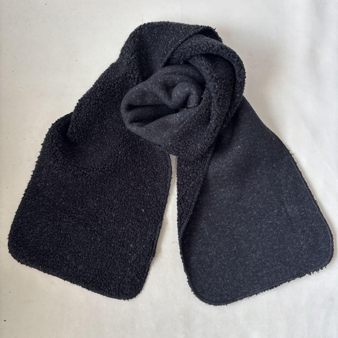 90s USA-made Columbia fleece scarf in black.