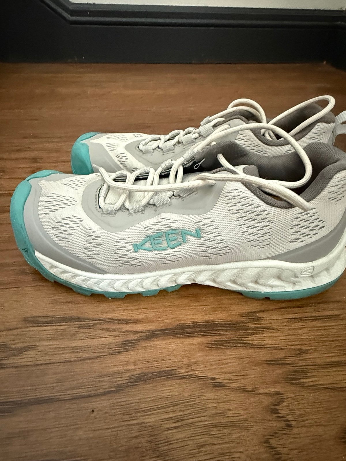 Keens Womens NXIS Speed Trail Hiking Shoes - Pre Owned