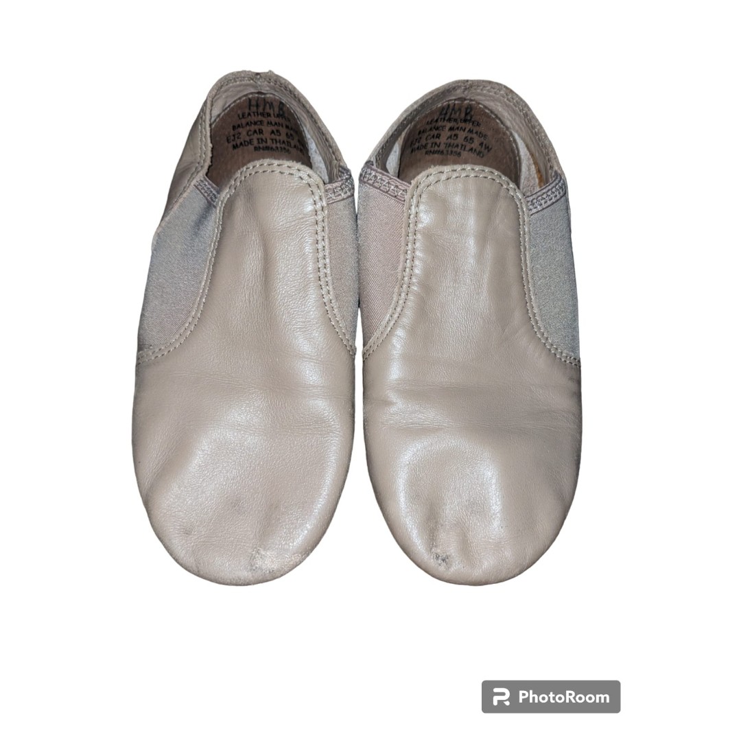 Capezio Dance Shoes Size 4W - Tan