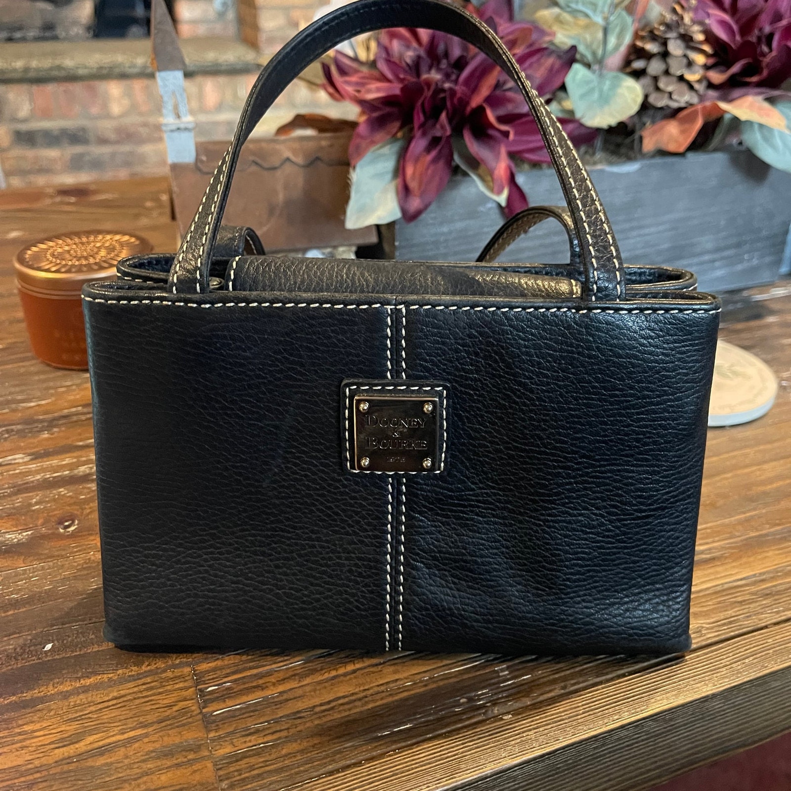 Dooney & Bourke DB75 Tiny East West Black Pebbled Leather Handbag Purse QL396 BM
