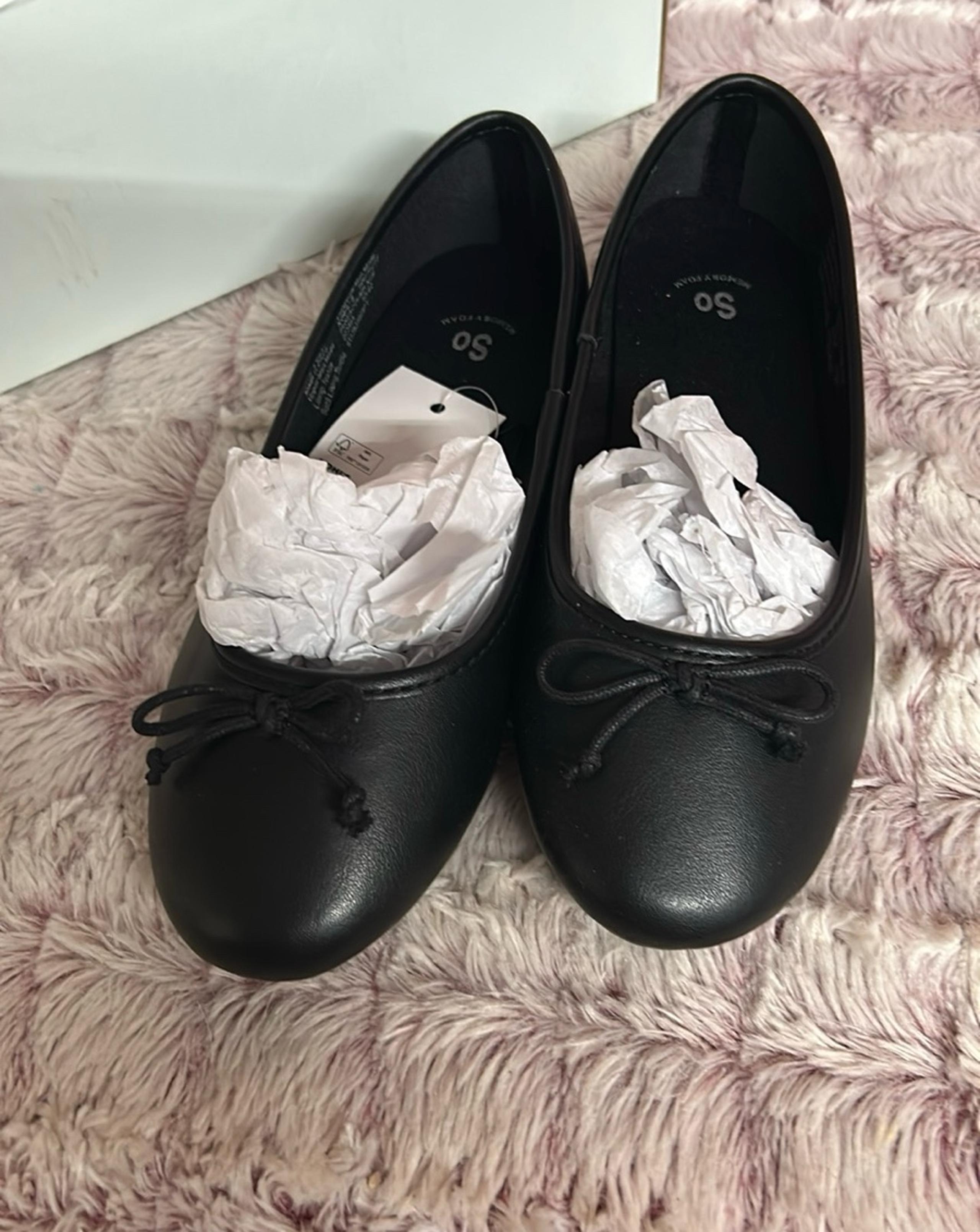 So Girls Black dress shoes size 2