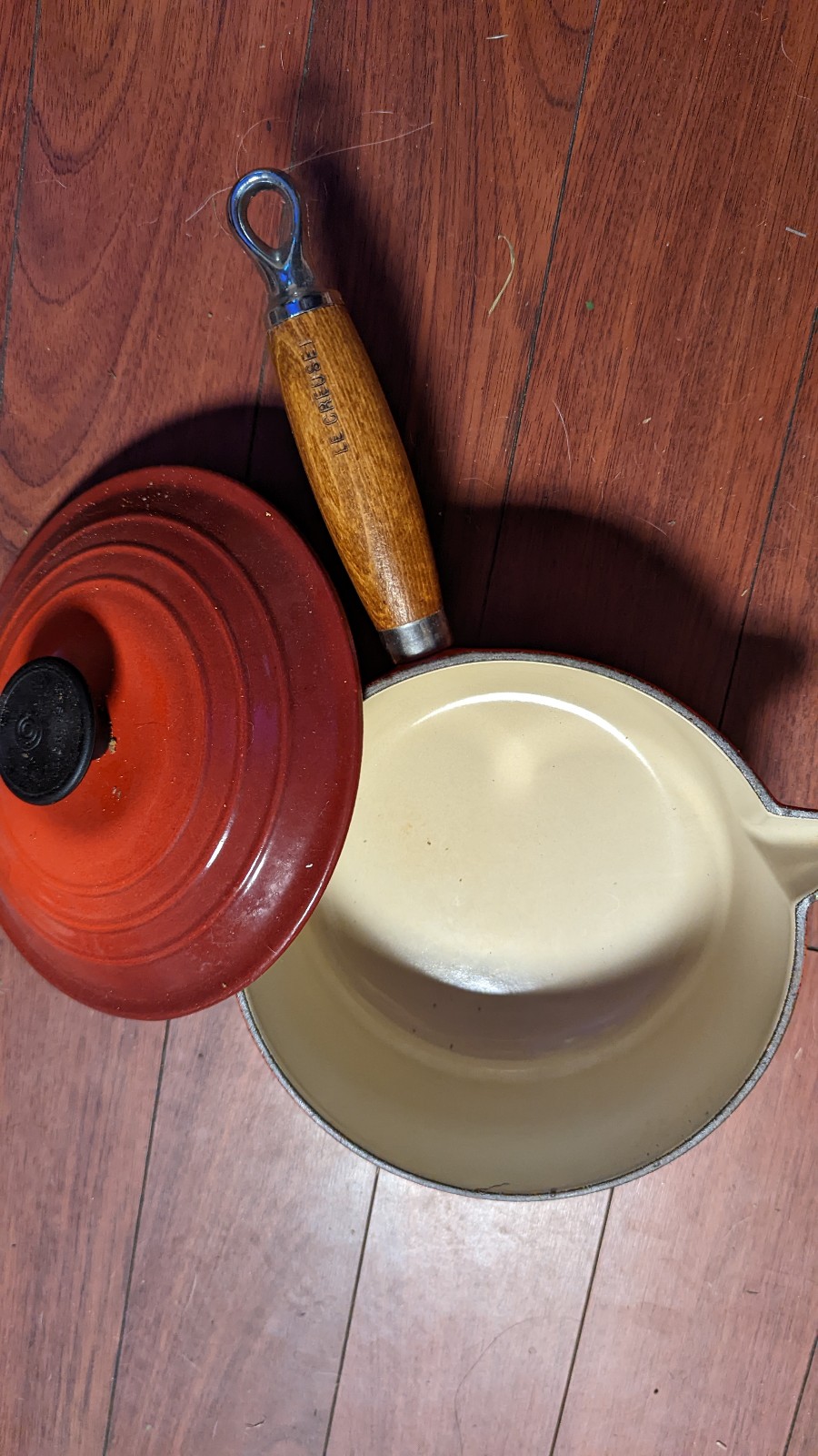 Le creuset sauce pan size 18 red