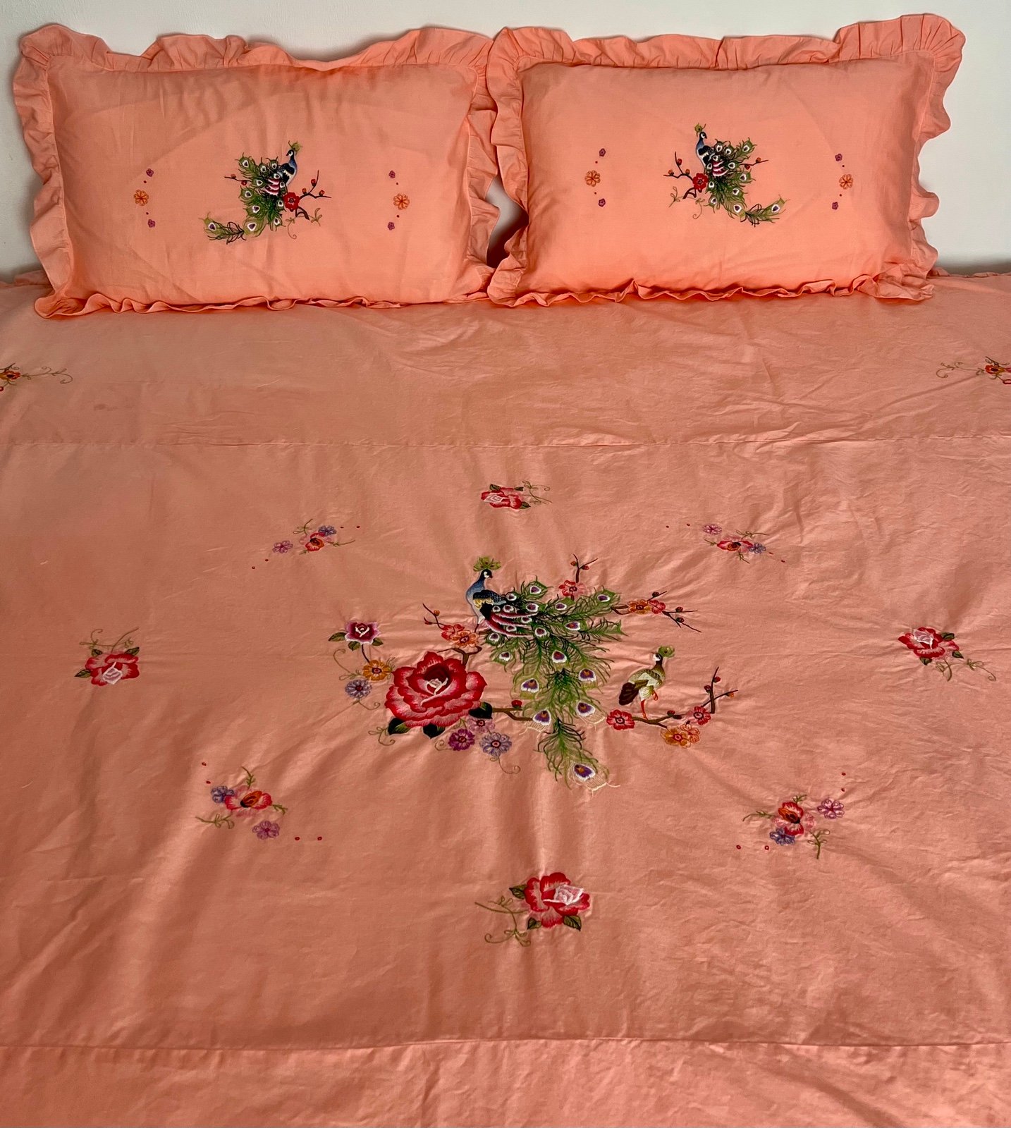 Vtg Embroidered Peacock Embroidered Ruffle Sheet Shams Shabby Full Twin 85 x75