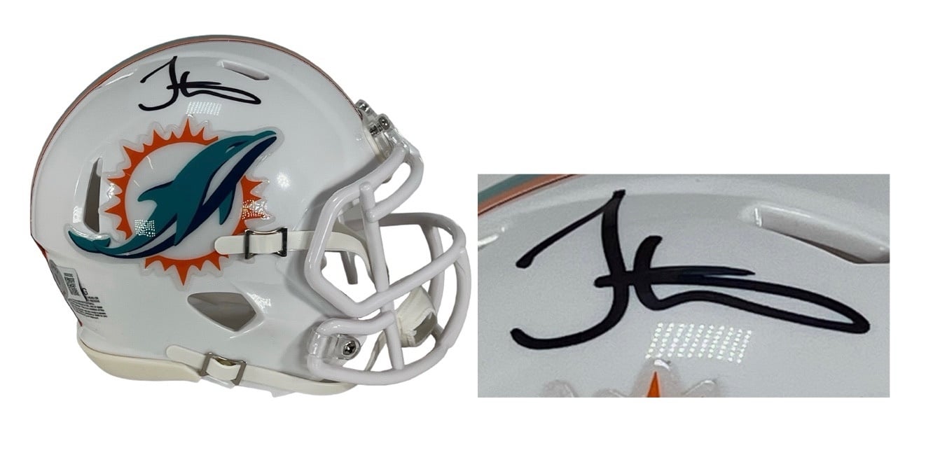 Tyreek Hill Autographed Miami Dolphins Throwback Mini Football Helmet (Beckett)