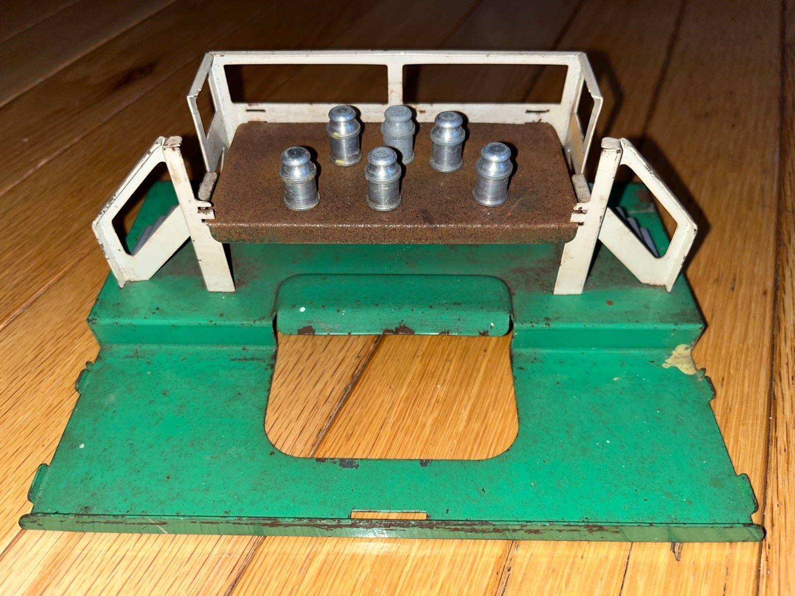 1950s Lionel train buildings accessories lot